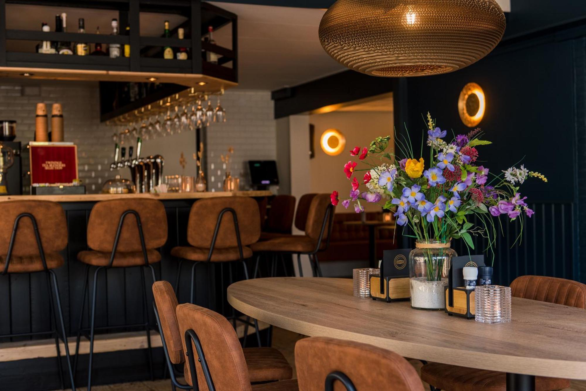 Hotel-Restaurant De Walvisvaarder Hollum  Kültér fotó